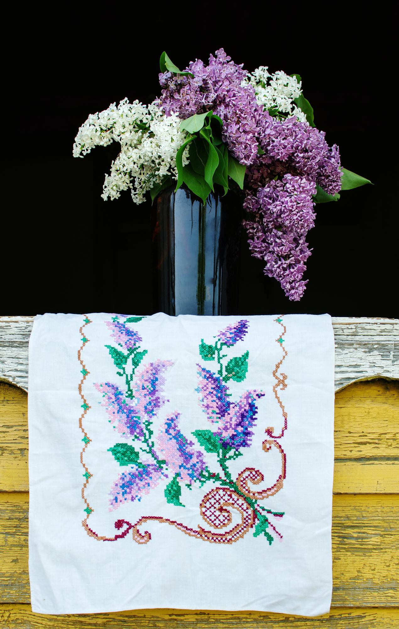 Embroidered linen napkin with floral motif